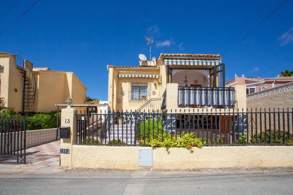 Casa independiente en calle Helsinki, 13