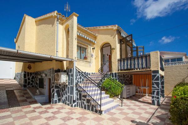 Casa independiente en calle Helsinki, 13