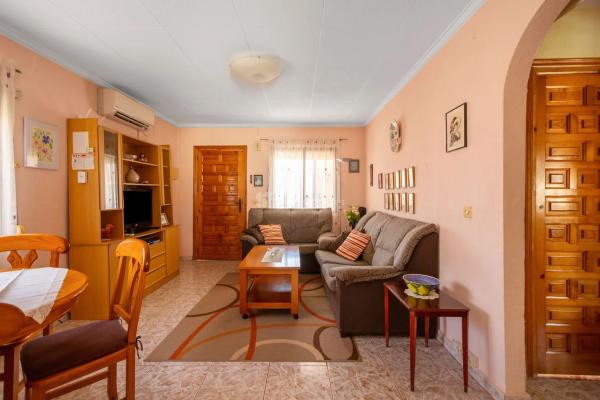 Casa independiente en calle Helsinki, 13