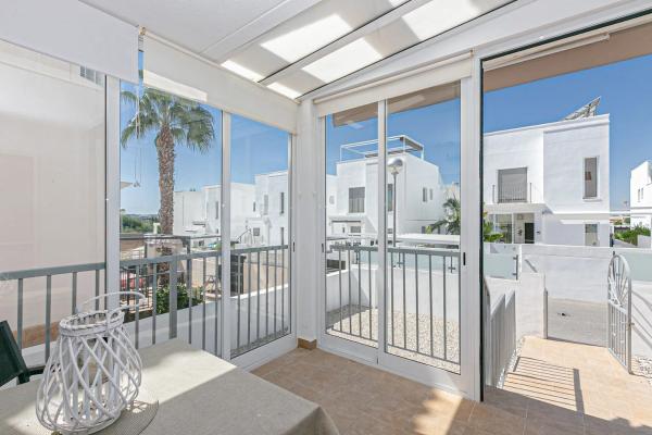 Casa independiente en calle Luis Bunuel, 1