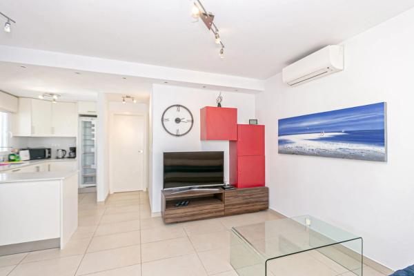 Casa independiente en calle Luis Bunuel, 1