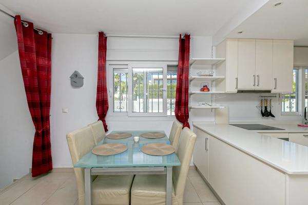 Casa independiente en calle Luis Bunuel, 1