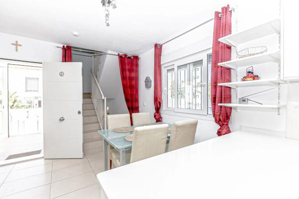 Casa independiente en calle Luis Bunuel, 1