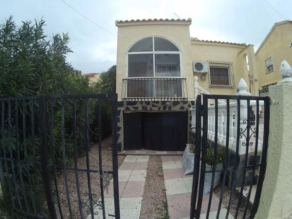 Casa independiente en Urbanizacion la Marina, 4