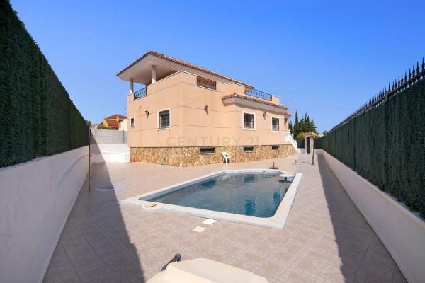 Casa independiente en calle Teresa Berganza, 6