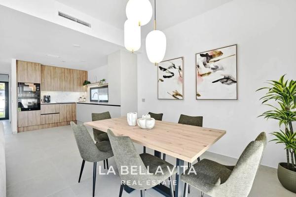 Casa independiente en calle Finlandia, 6