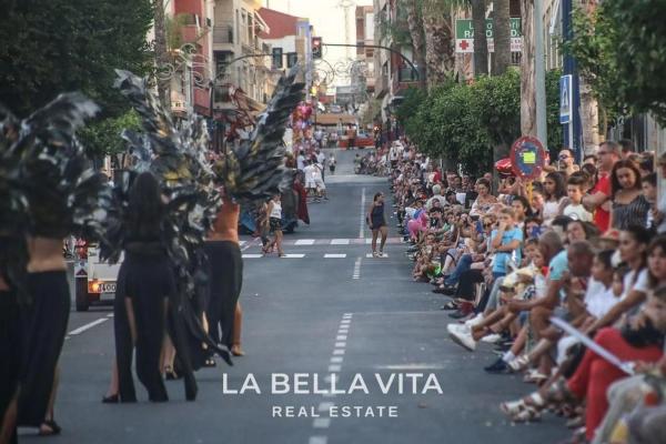 Casa independiente en calle Alicante, 6