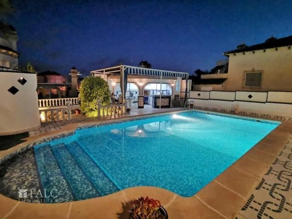 Casa independiente en calle Alcoy