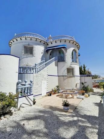 Casa independiente en calle Alcoy