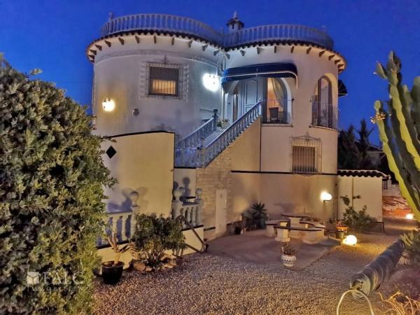 Casa independiente en calle Alcoy