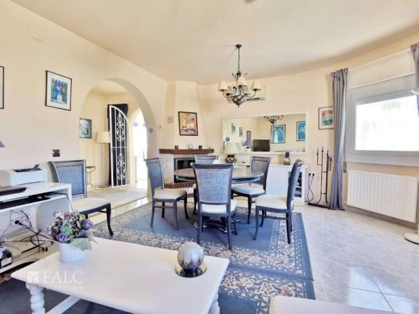 Casa independiente en calle Alcoy