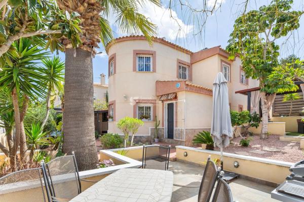 Casa independiente en calle Dinamarca, 27