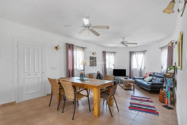 Casa independiente en calle Dinamarca, 27