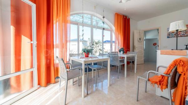 Casa independiente en calle Chipiona, 8