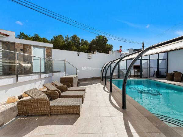 Casa independiente en calle el Grove, 599