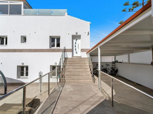 Casa independiente en calle el Grove, 599