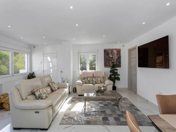 Casa independiente en calle el Grove, 599