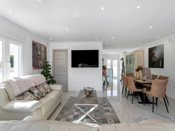 Casa independiente en calle el Grove, 599