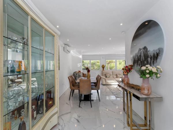 Casa independiente en calle el Grove, 599