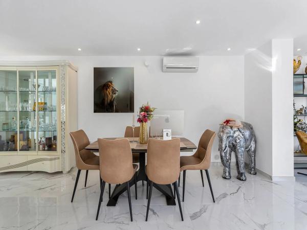 Casa independiente en calle el Grove, 599