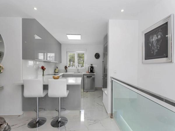 Casa independiente en calle el Grove, 599