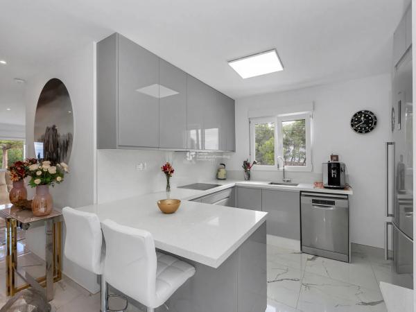 Casa independiente en calle el Grove, 599