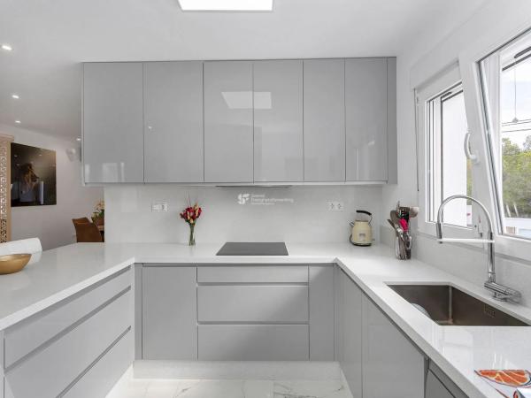 Casa independiente en calle el Grove, 599