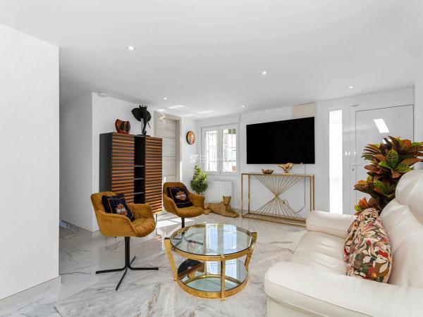 Casa independiente en calle el Grove, 599