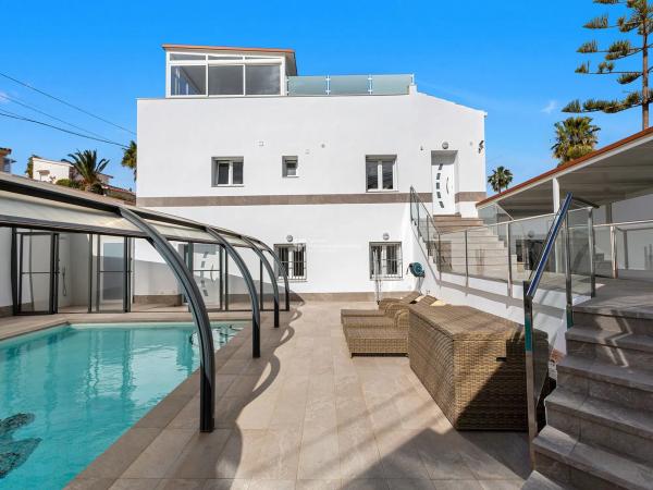 Casa independiente en calle el Grove, 599