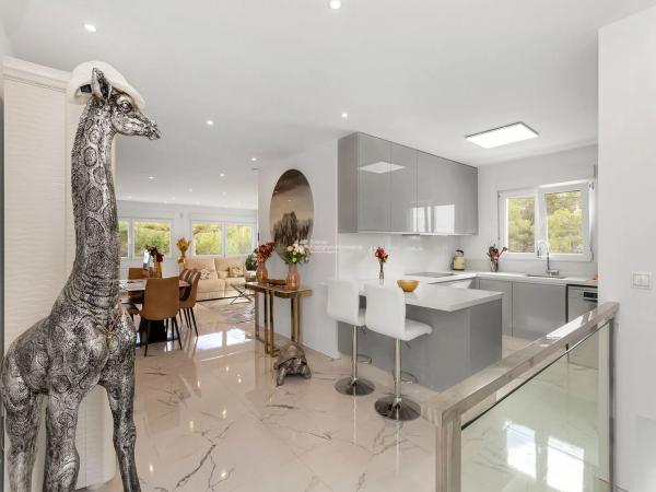 Casa independiente en calle el Grove, 599