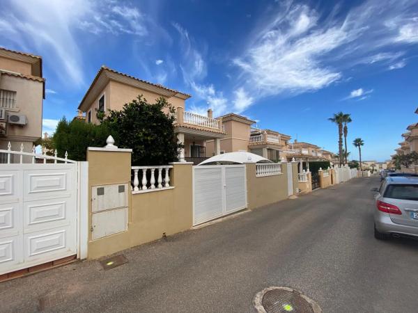Casa independiente en calle San Policarpo
