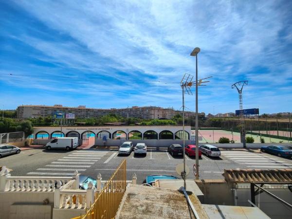 Casa independiente en Urbanizacion Parque Naciones