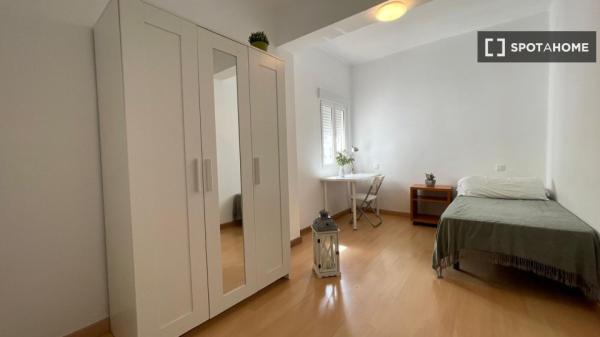 Zimmer zu vermieten in Sevilla