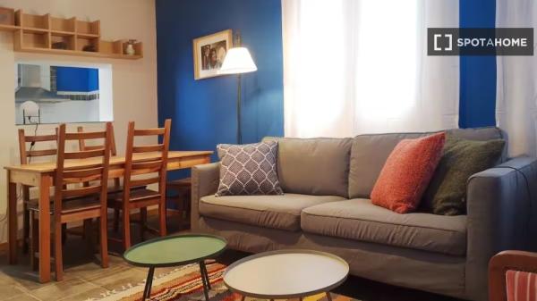 Apartamento de 3 dormitorios en alquiler en Embajadores, Madrid