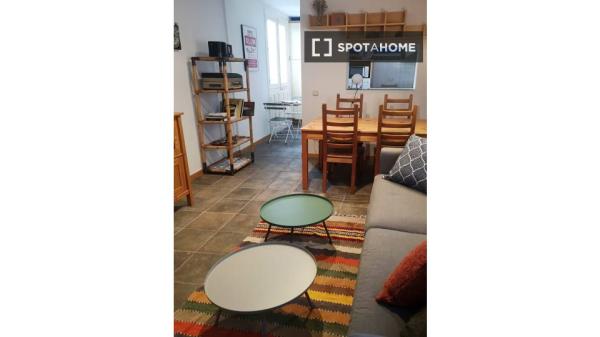 Apartamento de 3 dormitorios en alquiler en Embajadores, Madrid