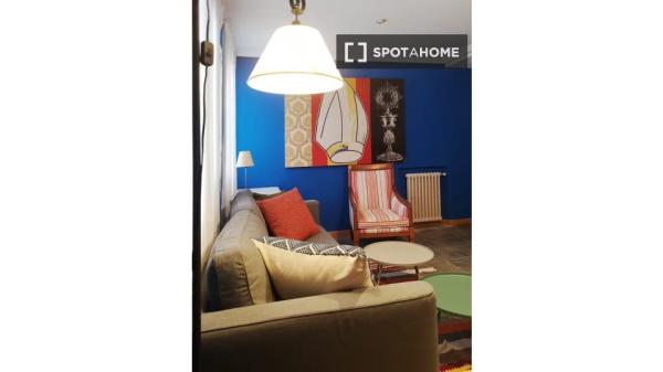 Apartamento de 3 dormitorios en alquiler en Embajadores, Madrid