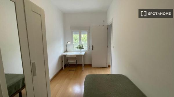 Zimmer zu vermieten in Sevilla