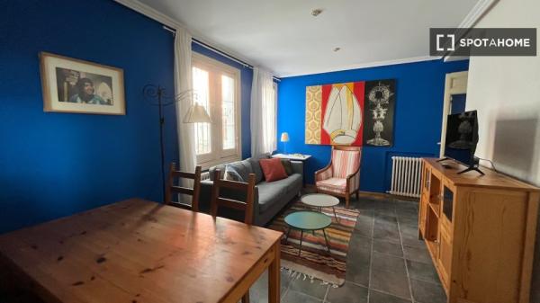 Apartamento de 3 dormitorios en alquiler en Embajadores, Madrid
