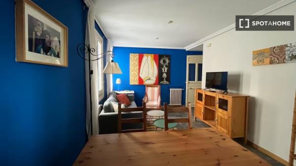 Apartamento de 3 dormitorios en alquiler en Embajadores, Madrid