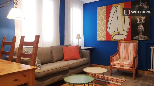 Apartamento de 3 dormitorios en alquiler en Embajadores, Madrid