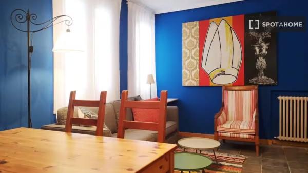 Apartamento de 3 dormitorios en alquiler en Embajadores, Madrid