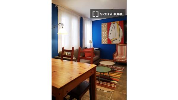 Apartamento de 3 dormitorios en alquiler en Embajadores, Madrid