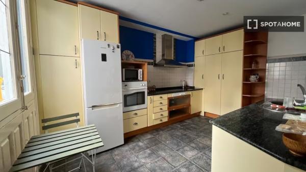 Apartamento de 3 dormitorios en alquiler en Embajadores, Madrid