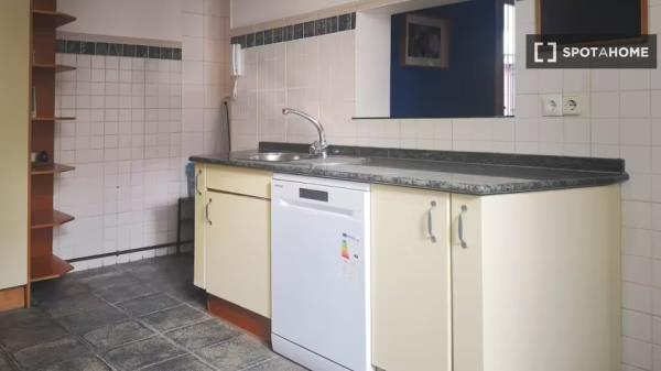 Apartamento de 3 dormitorios en alquiler en Embajadores, Madrid