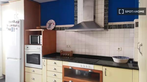 Apartamento de 3 dormitorios en alquiler en Embajadores, Madrid