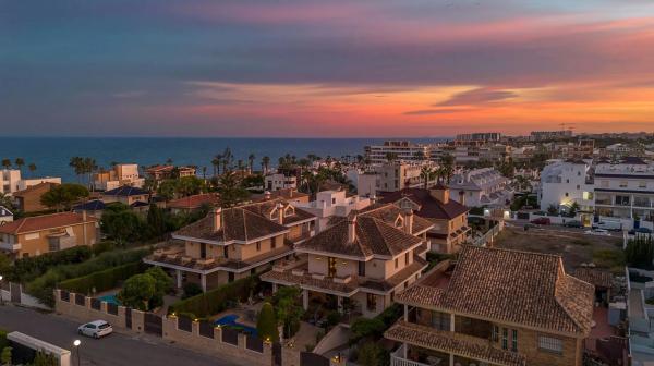 Casa independiente en calle Mar Negro, 17