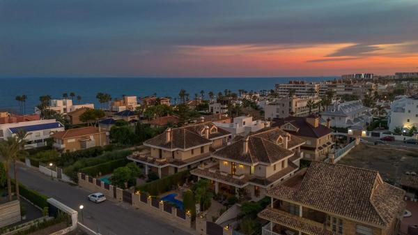 Casa independiente en calle Mar Negro, 17