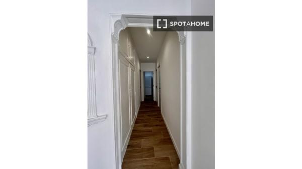 Room in shared apartment in Sant Adrià de Besòs