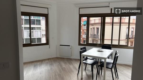 Room in shared apartment in Sant Adrià de Besòs