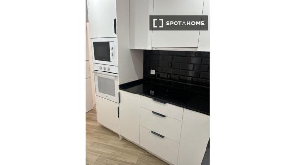 Room in shared apartment in Sant Adrià de Besòs